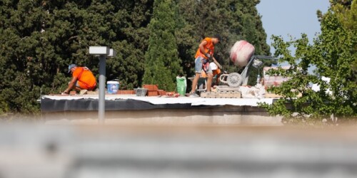 Treballadors a l'obra durant l'episodi de calor del 18 de juliol de 2023. Autor: David Jiménez.
