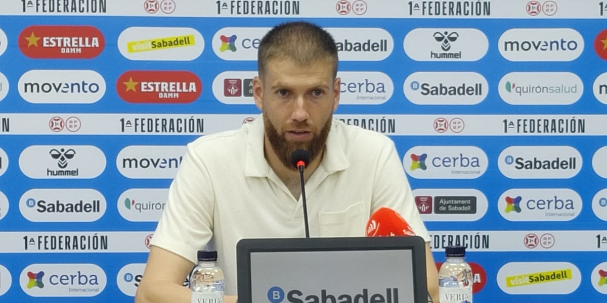 Adrián Ortolà en roda de premsa. Autor:J.Sánchez