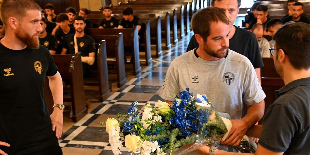 Miki Lladó, a l'ofrena a La Salut amb el CE Sabadell. Font: @cesabadell