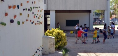 Foto portada: el pati de l'escola Can Deu, en una imatge d'arxiu. Autor: J.d.A.