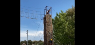 Foto portada. captura de vídeo d'una de les atraccions de l'Espai Aventura't de Castellar, aquest dimarts.