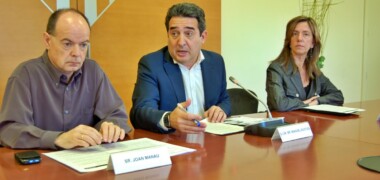 Foto portada: l'alcalde de Sabadell, Manuel Bustos, al maig de 2012. A la seva dreta, la tinenta d'alcalde i diputada Montserrat Capdevila. Autor: J.d.A.