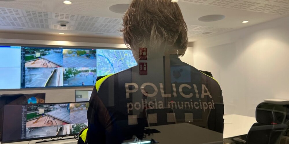 Foto portada: un comandament policial, en una imatge d'arxiu.