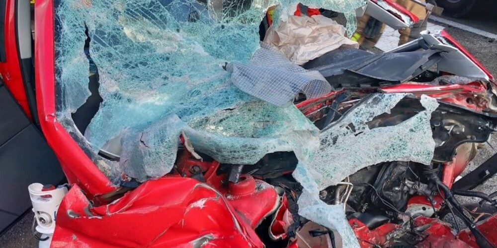 Foto portada: l'estat en que ha quedat el vehicle després de l'accident. Autor: cedida.