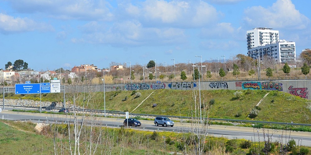Foto portada: la Ronda Oest, que connecta el nord de Sabadell amb la C-58, en una imatge d'arxiu. Autor: David B.