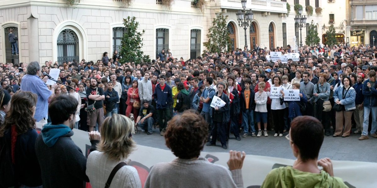 Final de la manifestació en contra de l'actuació policial i del govern municipal.