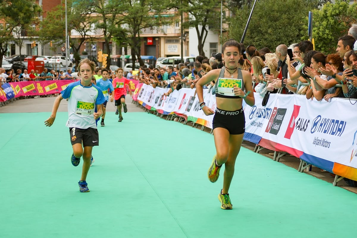 Arribada de la cursa infantil d'un quilòmetre.