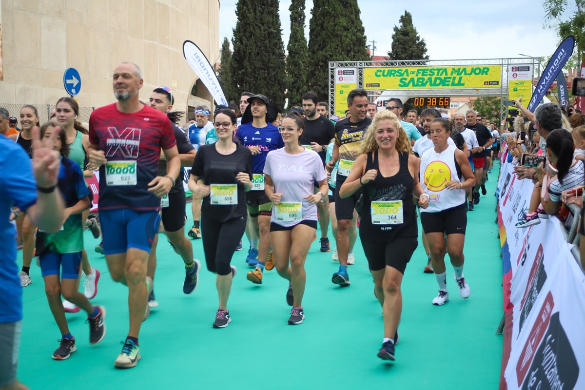 Sortida de la cursa popular, amb dues categories: 5k i 10k.