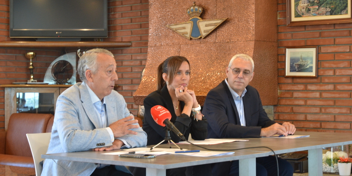 Mogas, Farrés i Nogueroles, en la presentació del nou cicle formatiu de Manteniment d'avions a l'Aeroclub. Autor: Jordi M.