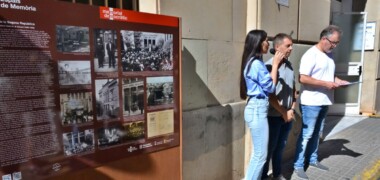 Foto portada: inauguració de l'Espai de Memòria dedicat al Círcol Republicà Federal, aquest migdia. Autor: J.d.A.