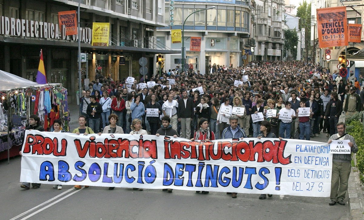 Manifestació en contra de l'actuació policial i del govern municipal.