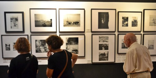 Assistents a la inauguració de la mostra 'Objectiu Sabadell'. Autor: J.d.A.