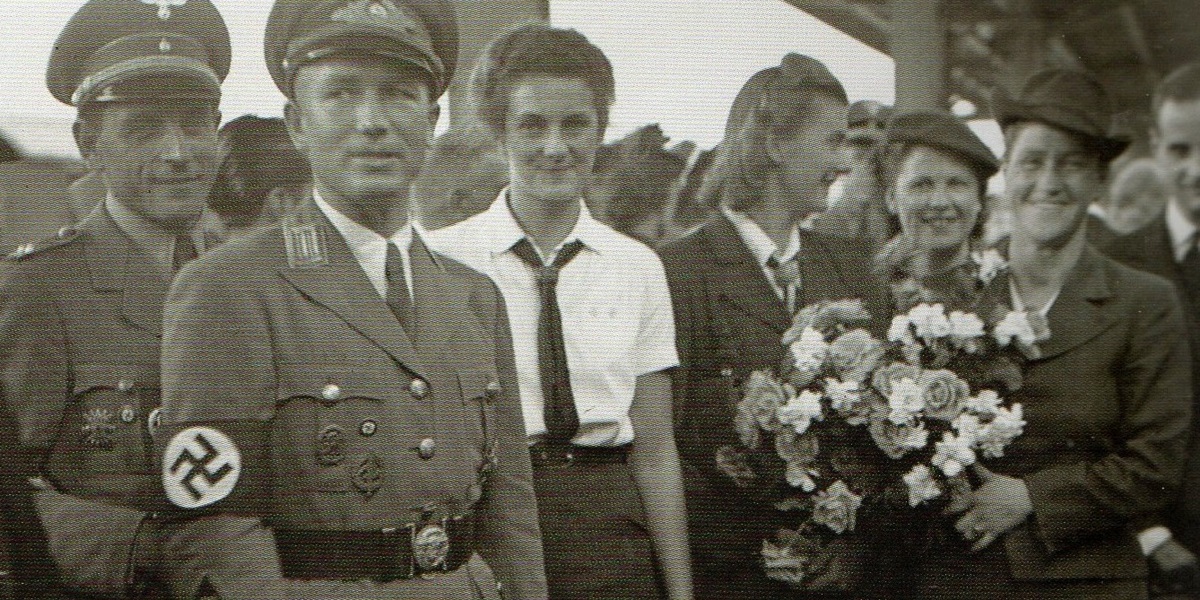 Ehlers en primer plano con la esvástica, recibido en la Estación Francia (10 octubre 1941)