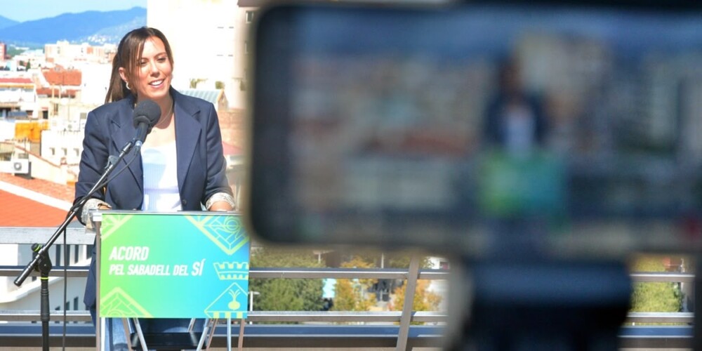 Foto portada: l'alcaldessa de Sabadell, Marta Farrés, presentant l'acord amb Junts, el passat dimecres. Autor: J.d.A.