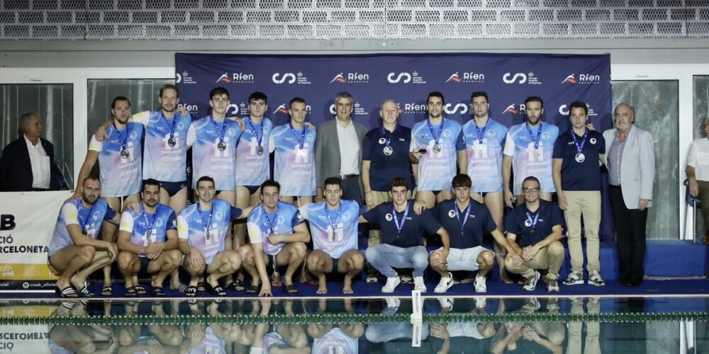 Foto portada: l'equip deL CN Sabadell després de la final de la Supercopa que s'ha endut l'Atlètic Barceloneta. Foto: CN Sabadell via X (abans Twitter).