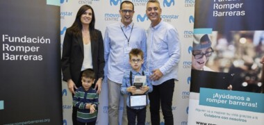 Foto portada: la família de Leo San Román, a l'entrega de premis. Autor: cedida.