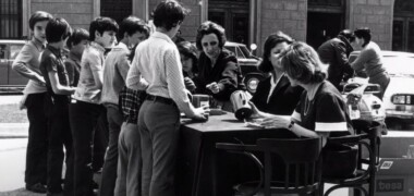 Mesa petitòria Atendis (abans APDP i abans Associació de Subnormals de Sabadell), a la plaça Sant Roc