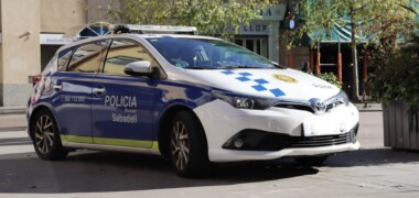 Foto portada: un vehicle de la Policia Municipal, en una imatge d'arxiu. Autor: Policia / Twitter.