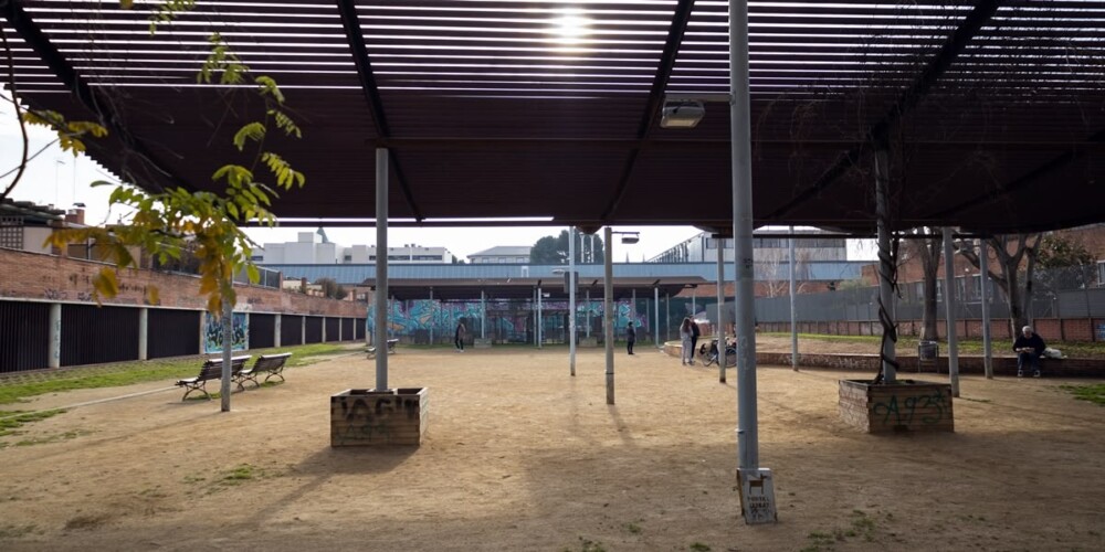 Foto portada: la cèntrica plaça de Mossèn Geis. Autor: G.Vives.