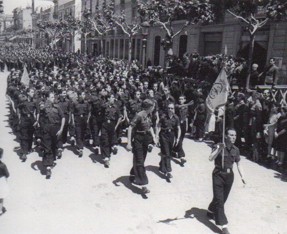 .Desfilada del Frente de Juventudes a la Rambla (de Sabadell 1 juny 1941). Autor desconegut/AHS,