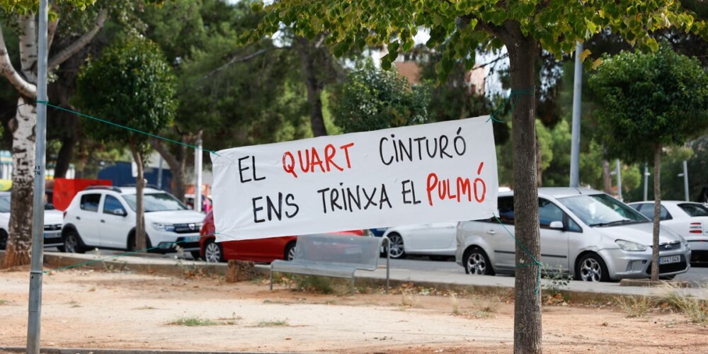 Pancarta a l'acampada contra la Ronda Nord. Autor: David Jiménez.