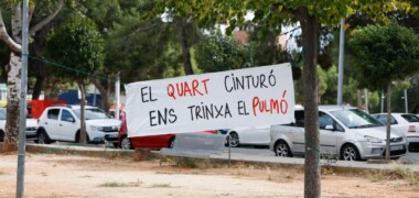 Pancarta a l'acampada contra la Ronda Nord. Autor: David Jiménez.