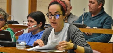 La regidora Anna Lara (Crida), al ple de febrer de 2023. Autor: J.d.A.