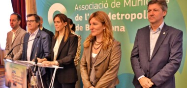 Foto portada: alcaldes i regidors dels municipis de l'Arc Metrpolità, aquest dimarts. Autor: J.d.A.