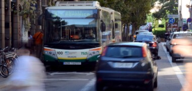 Un autobús de la TUS, al centre, en una imatge d'arxiu. Autor: David B.