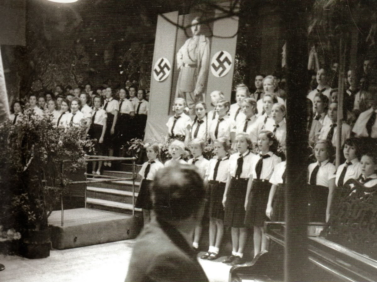 Celebración del Día de Gracias a Dios por la Cosecha en el Palau de la Música Catalana (1 octubre 1941). ANC.
