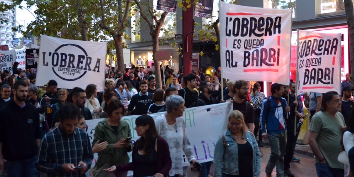 Manifestació a favor de la continuïtat del CSA L'Obrera, el 8 d'octubre de 2022. Autor: J.d.A.