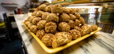Foto portada: panellets de pinyons de Sallés. Autora: Alba Garcia.