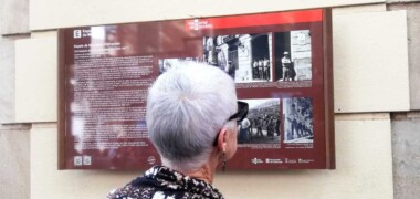 Estrena de la placa de l'antiga comissaria de la Policia Armada. Autor: Jordi M.