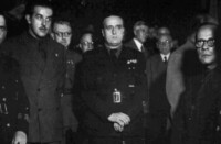 El governador civil Correa Véglison, el ministre de Treball José Antonio Girón de Velasco i l'alcalde Josep Ma Marcet, el 8 d'octubre de 1941. Font: AHS.