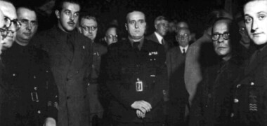 El governador civil Correa Véglison, el ministre de Treball José Antonio Girón de Velasco i l'alcalde Josep Ma Marcet, el 8 d'octubre de 1941. Font: AHS.