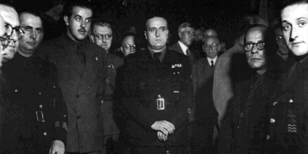 El governador civil Correa Véglison, el ministre de Treball José Antonio Girón de Velasco i l'alcalde Josep Ma Marcet, el 8 d'octubre de 1941. Font: AHS.
