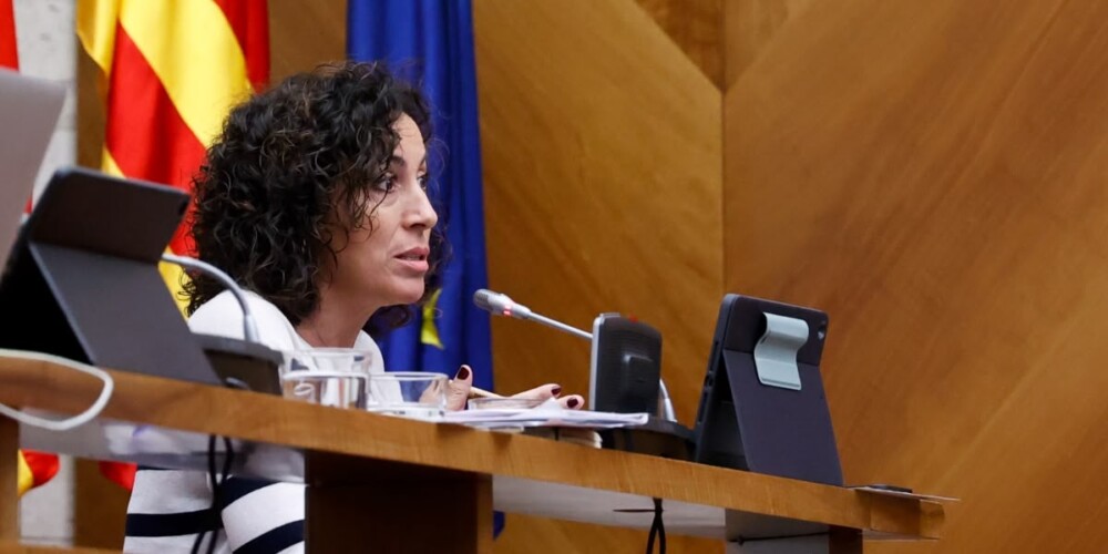 Foto portada: la tinenta d'alcaldessa Montse González, al ple d'octubre. Autor: D.Jiménez.