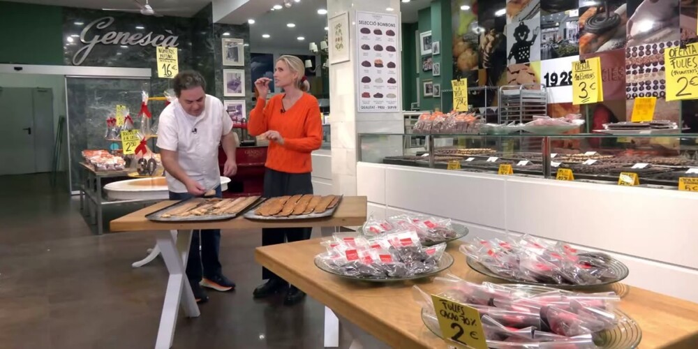 Foto portada: un moment de la gravació del programa a la pastisseria Genescà.
