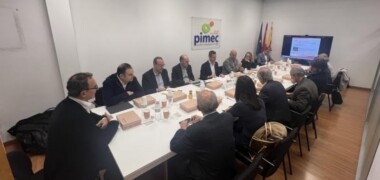 Foto portada: un moment de la reunió, que s'ha dut a terme a les instal·lacions de Pimec, al carrer de Vilarrubias. Autor: cedida.