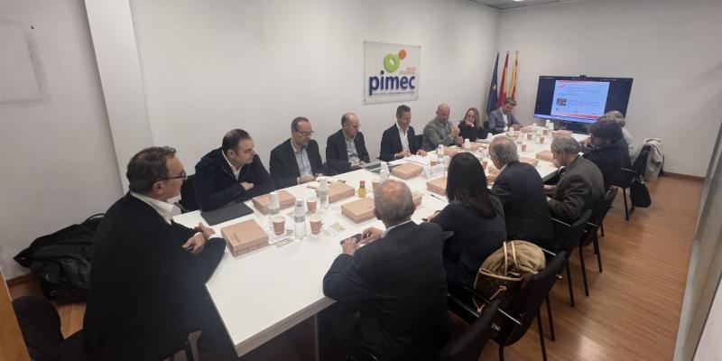 Foto portada: un moment de la reunió, que s'ha dut a terme a les instal·lacions de Pimec, al carrer de Vilarrubias. Autor: cedida.