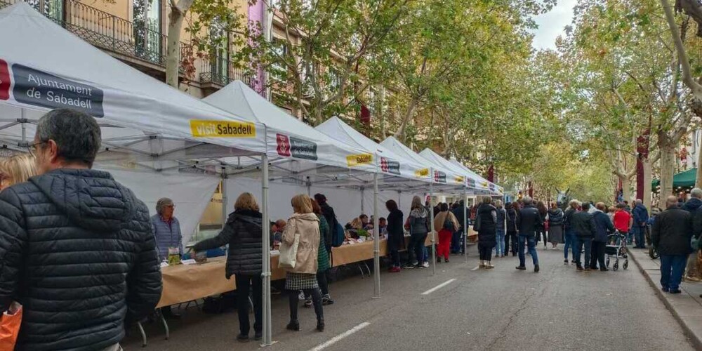 Setmana del Llibre SBD, signatures al carrer. Font: flickr