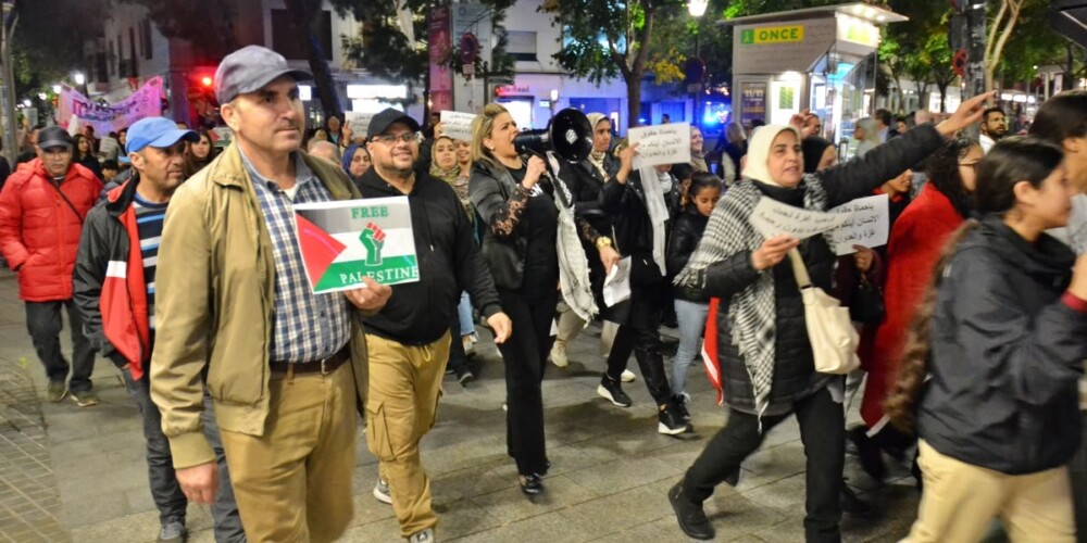 Foto portada: un moment de la manifestació al carrer de Gràcia. Autor: J.d.A.