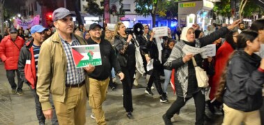 Foto portada: un moment de la manifestació al carrer de Gràcia. Autor: J.d.A.