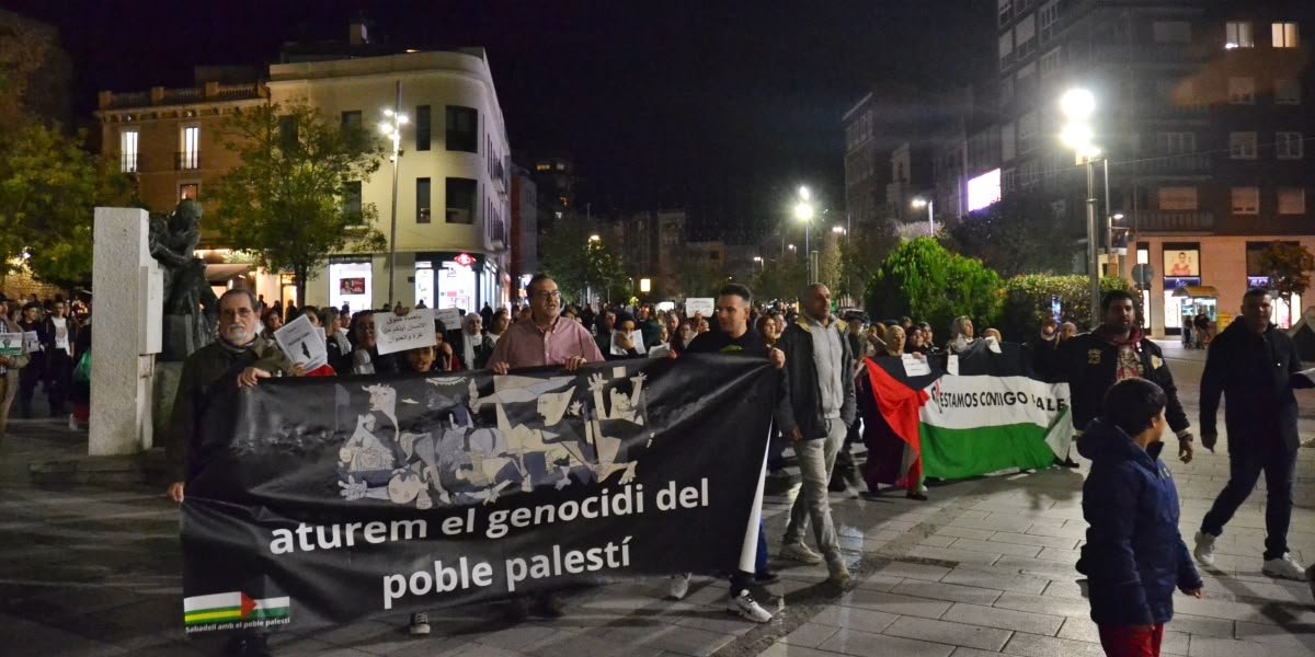 Foto portada: un moment de la manifestació. Autor: J.d.A.