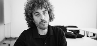 Foto portada: el professor de la UAB, expert en feixisme i extrema dreta, Steven Forti. Autora: Alba Garcia Barcia.