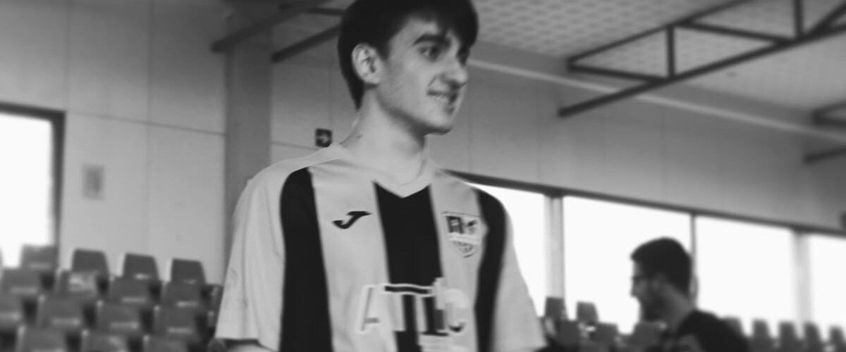 Foto portada: el jugador Raúl Jurado, que ha mort aquest dilluns després de colpejar-se fortament el cap en un partit.