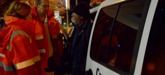 Foto portada: voluntaris de la Creu Roja, en una Operació Fred anterior. Autor: David B.