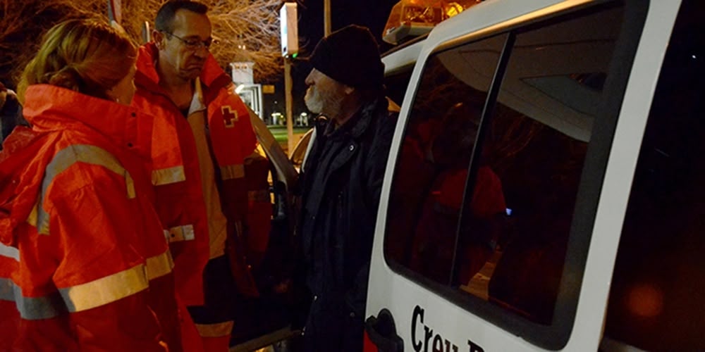 Foto portada: voluntaris de la Creu Roja, en una Operació Fred anterior. Autor: David B.