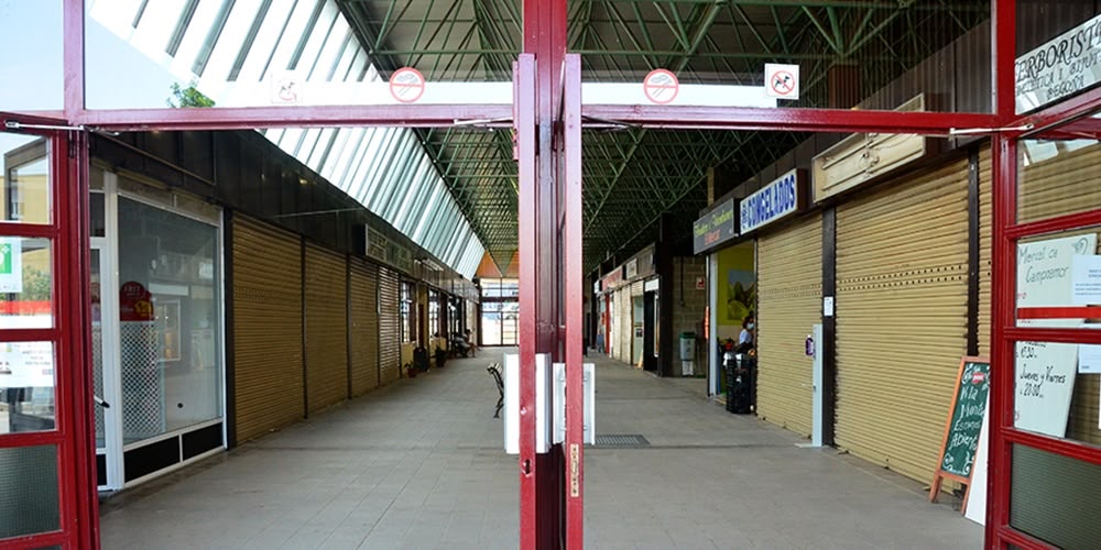 Foto portada: accés al Mercat de Campoamor, en una foto d'arxiu. Autor: David B.