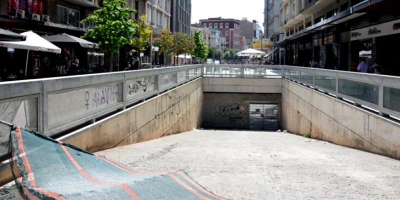 Foto portada: la rampa d'accés, que alguna dia haurà de ser rampa de sortida de l'aparcament del Passeig Manresa, en una imatge d'arxiu. Autor: David B